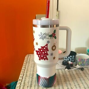 40oz Stanley Cup White decorated for CHRISTMAS 🎅 🎄🎅